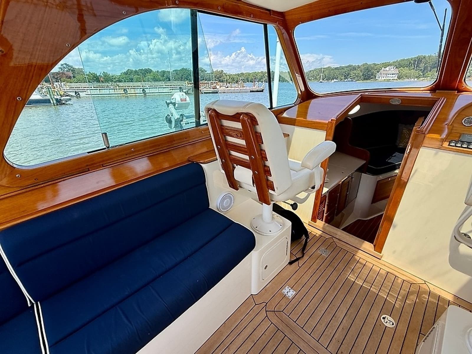 2013 Hinckley Talaria 34 - Photo 15