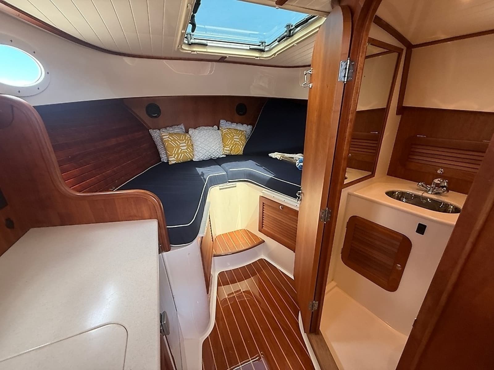 2013 Hinckley Talaria 34 - Photo 17