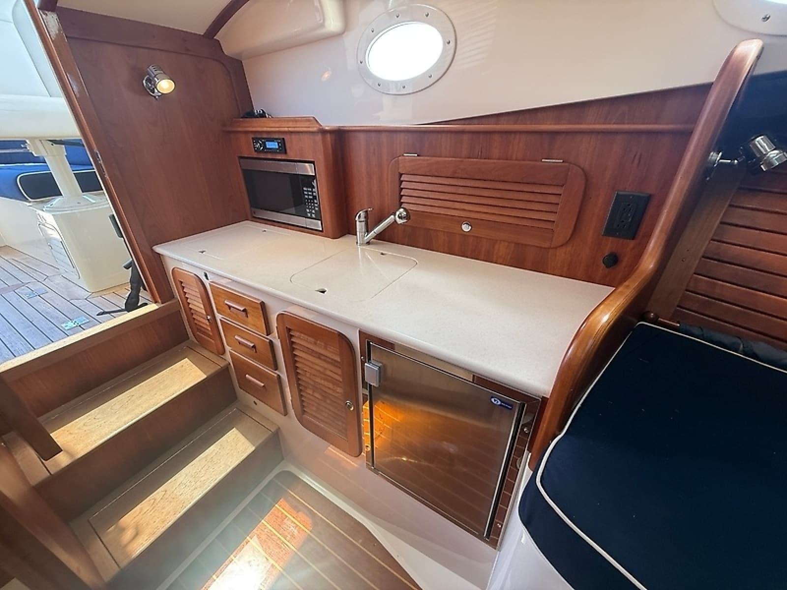 2013 Hinckley Talaria 34 - Photo 23