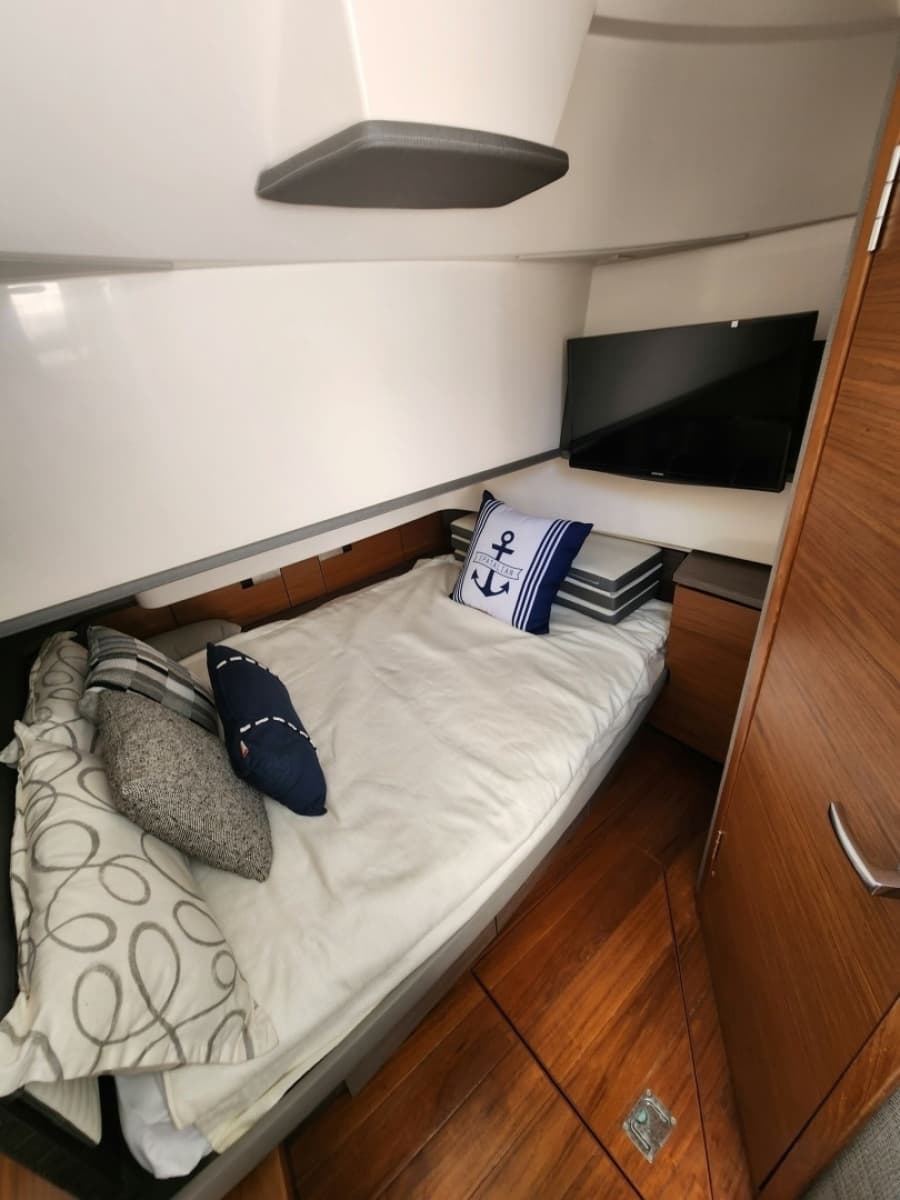 2019 Tiara Yachts 38 LS - Photo 10