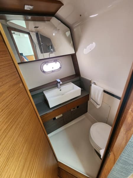 2019 Tiara Yachts 38 LS - Photo 11