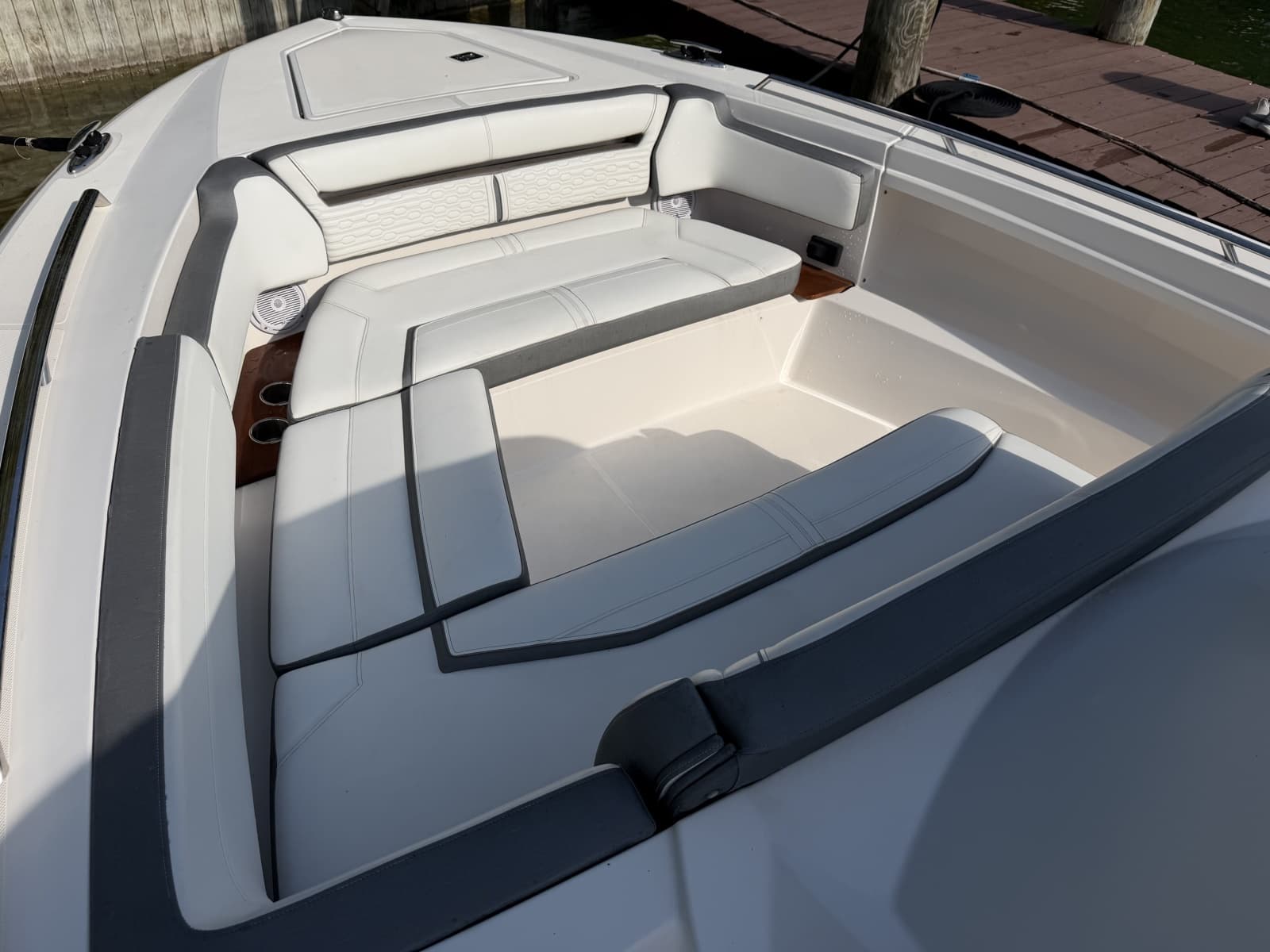 2019 Tiara Yachts 38 LS - Photo 3