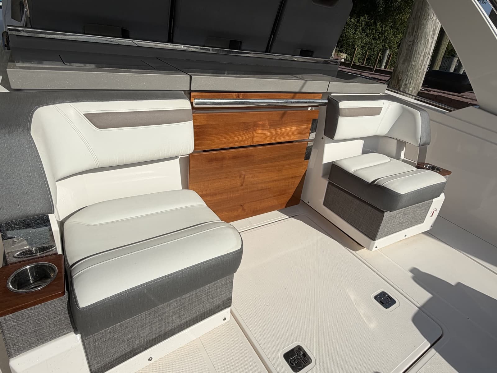 2019 Tiara Yachts 38 LS - Photo 7