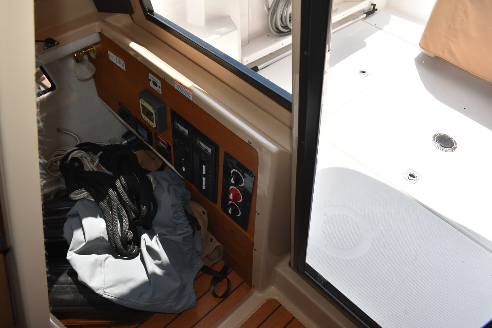 2019 Ranger Tugs R27LE - Photo 37