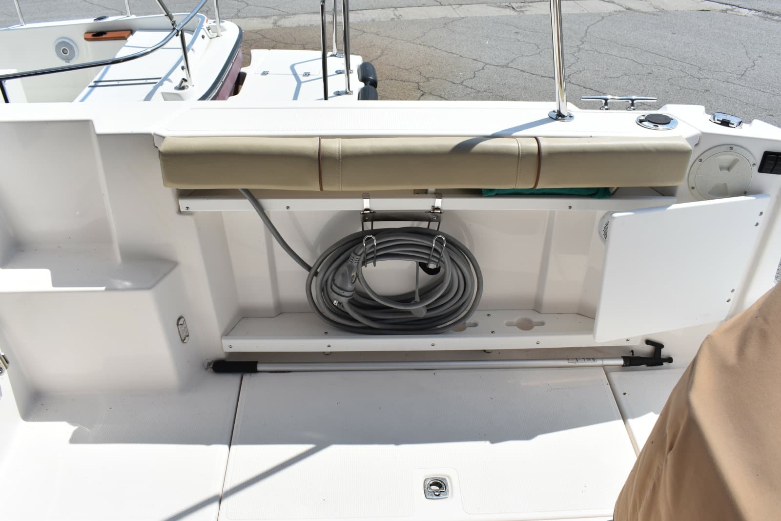 2019 Ranger Tugs R27LE - Photo 17