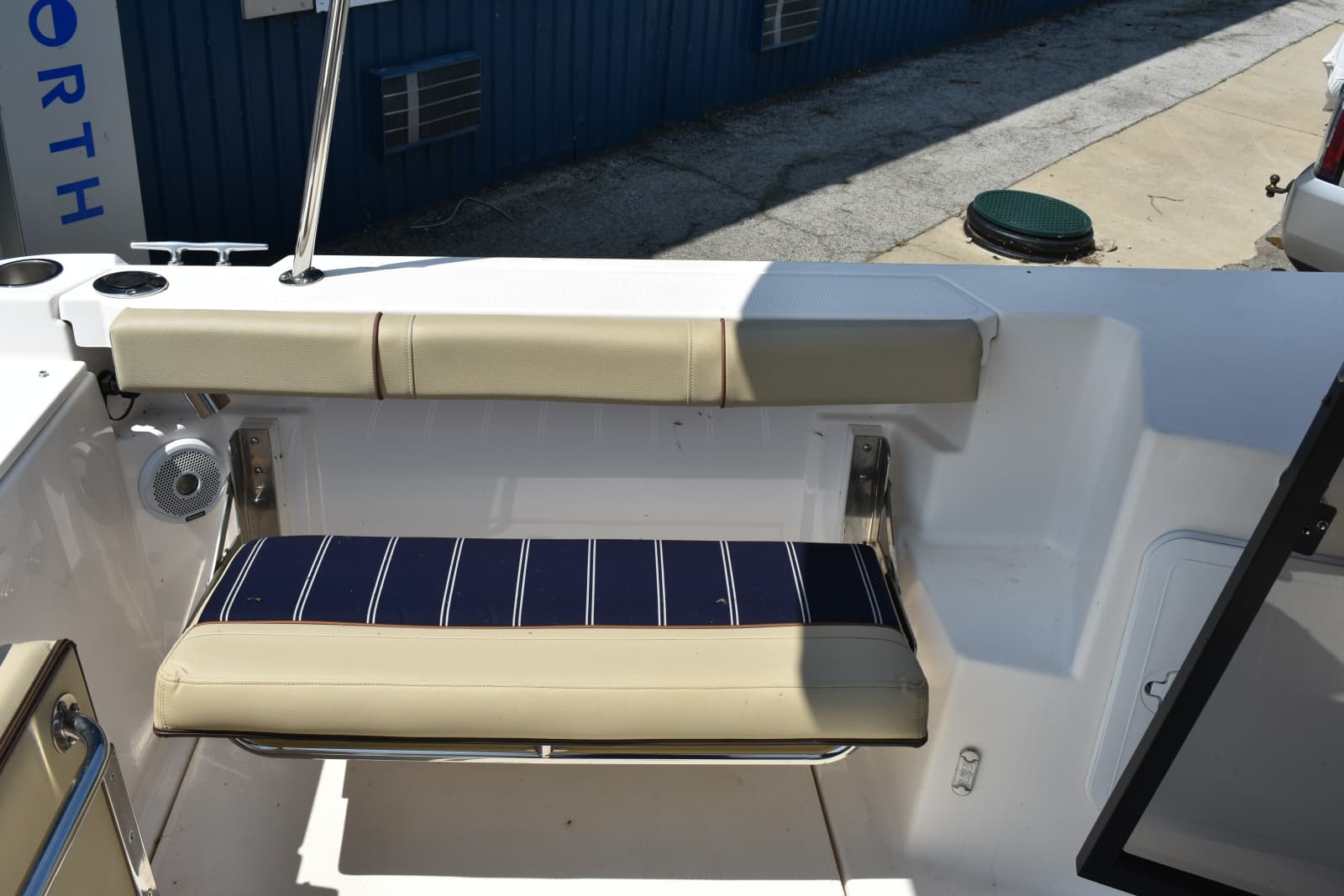 2019 Ranger Tugs R27LE - Photo 24