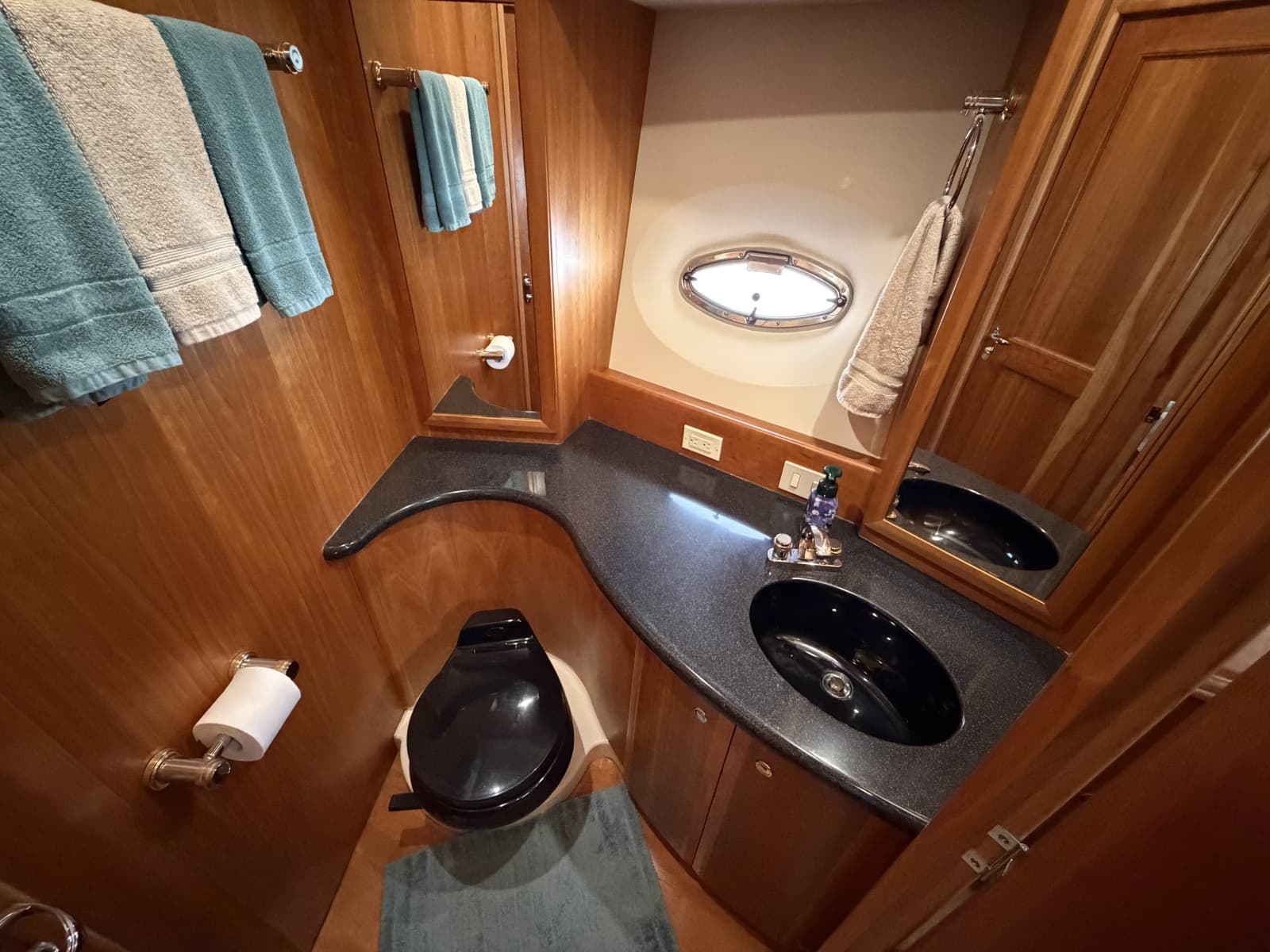 2002 Silverton 43 Motor Yacht - Photo 14