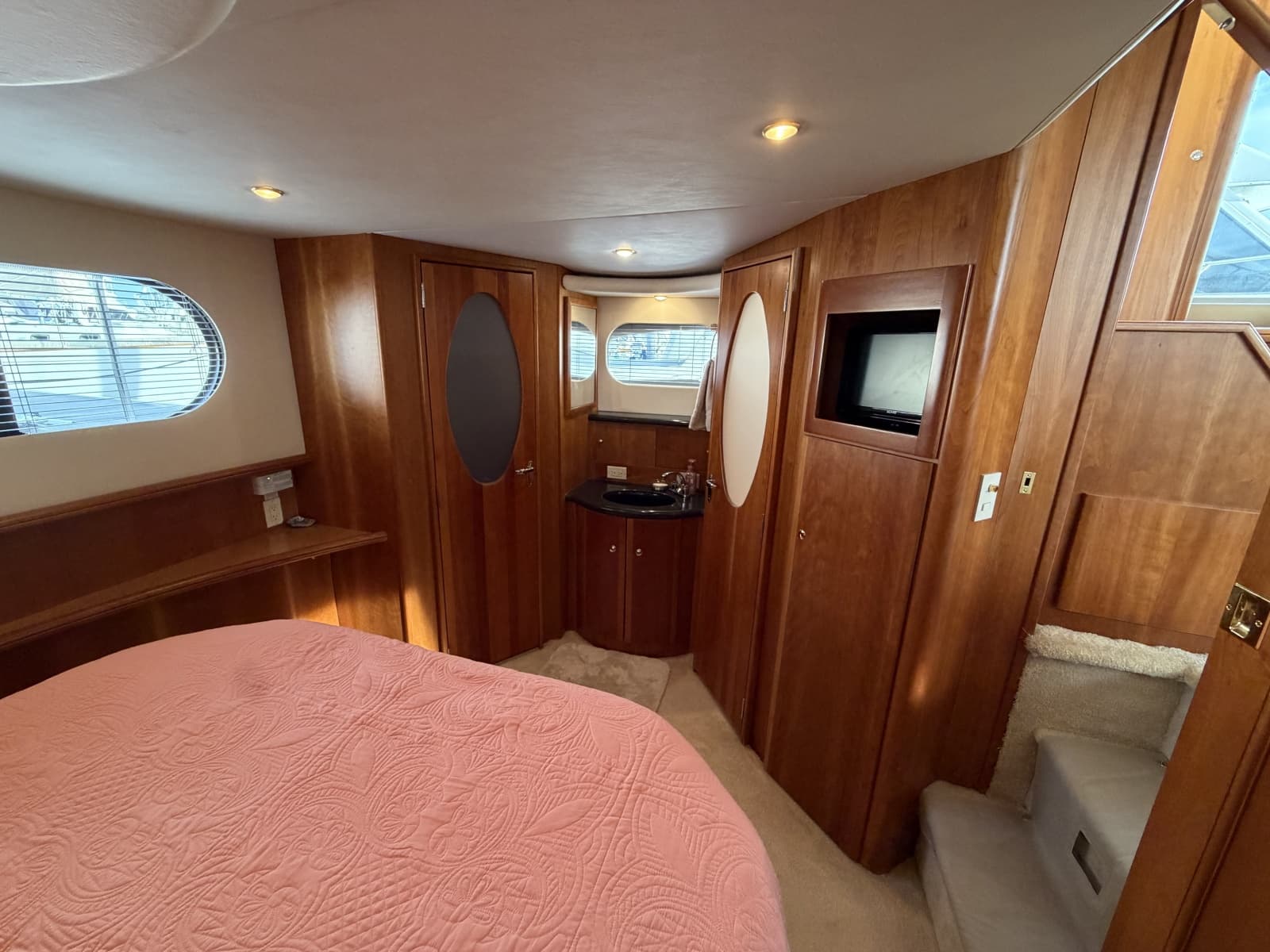 2002 Silverton 43 Motor Yacht - Photo 20