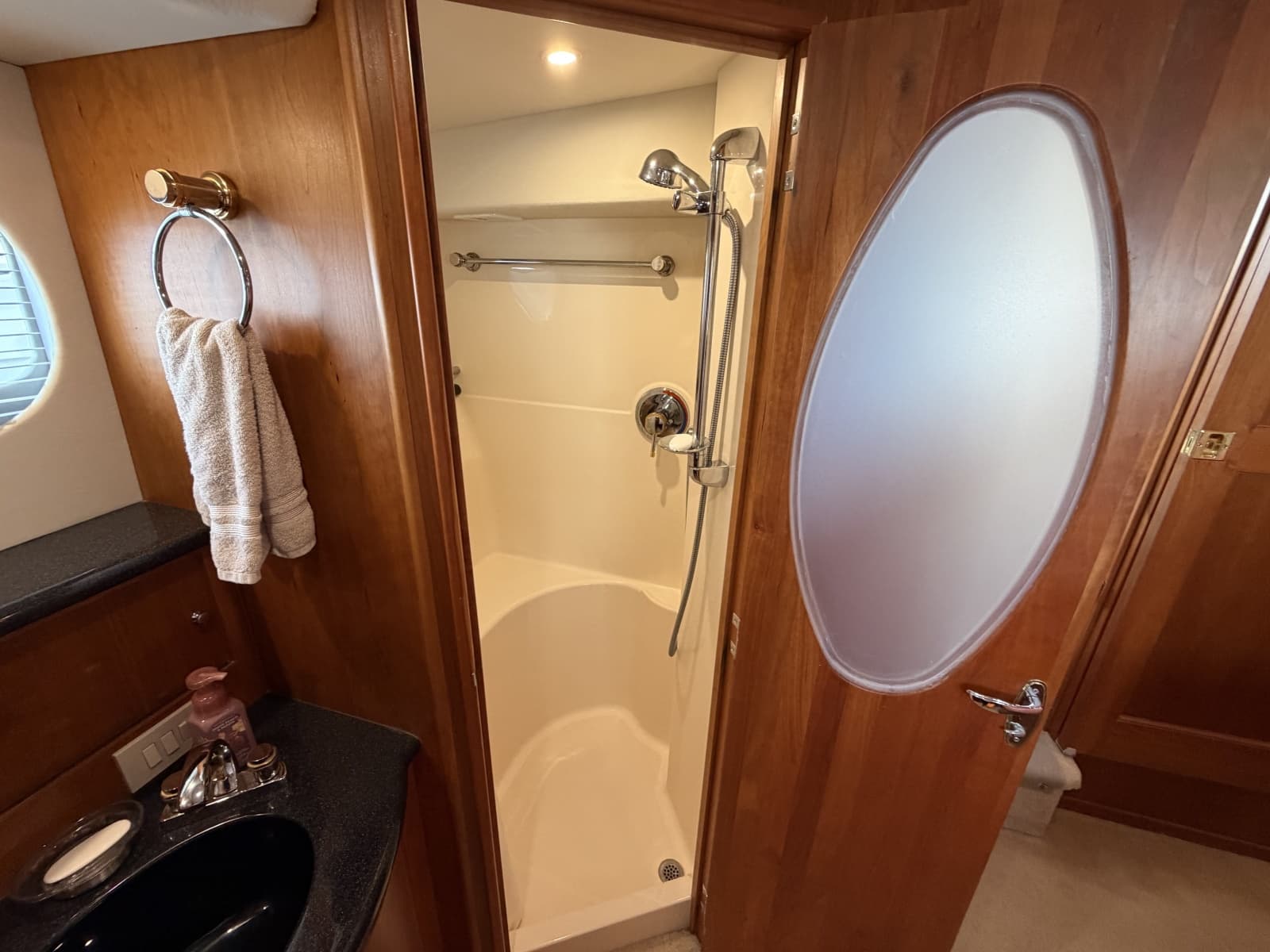2002 Silverton 43 Motor Yacht - Photo 23