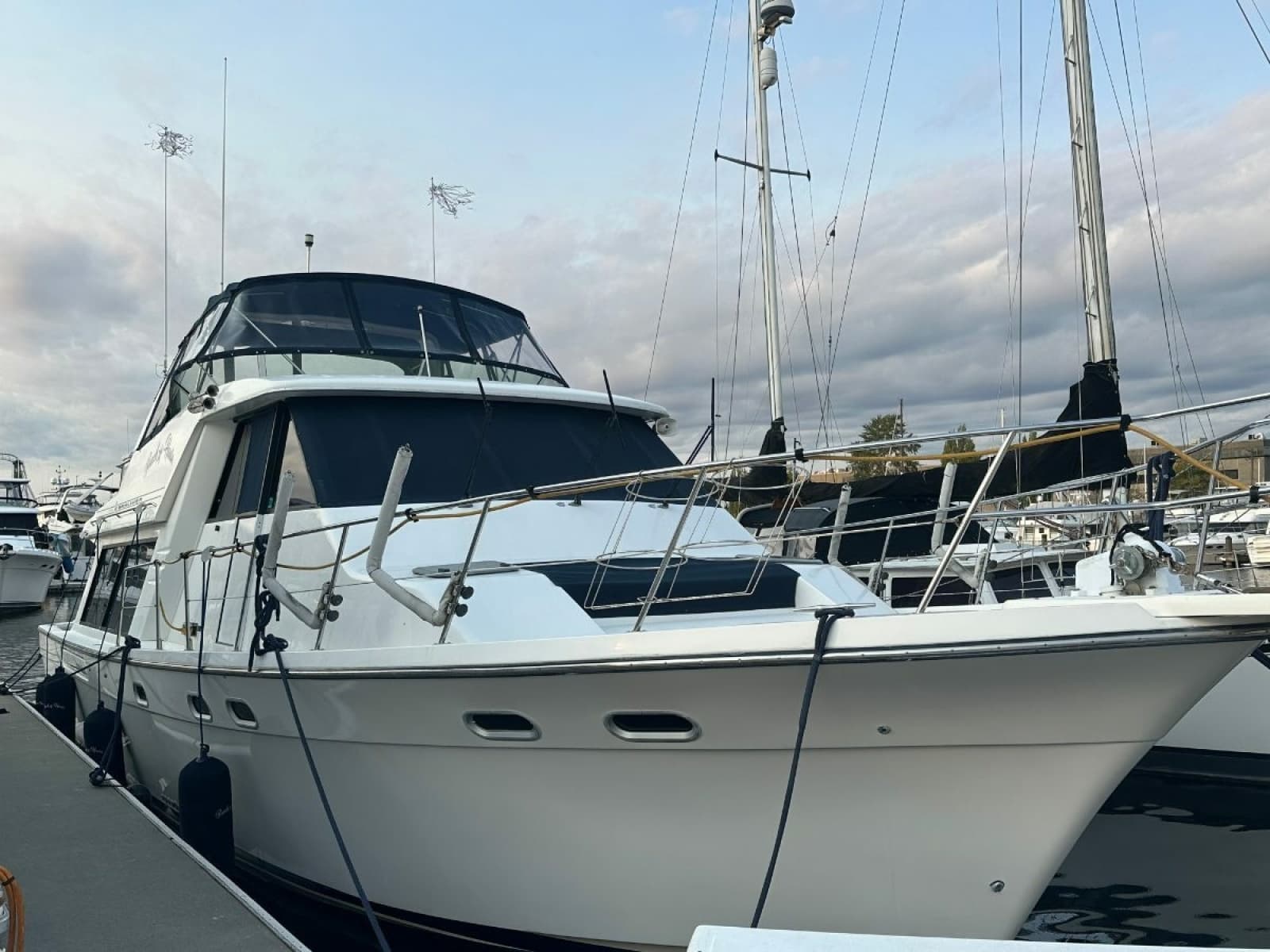 2001 Bayliner 4788 Pilothouse - Photo 23