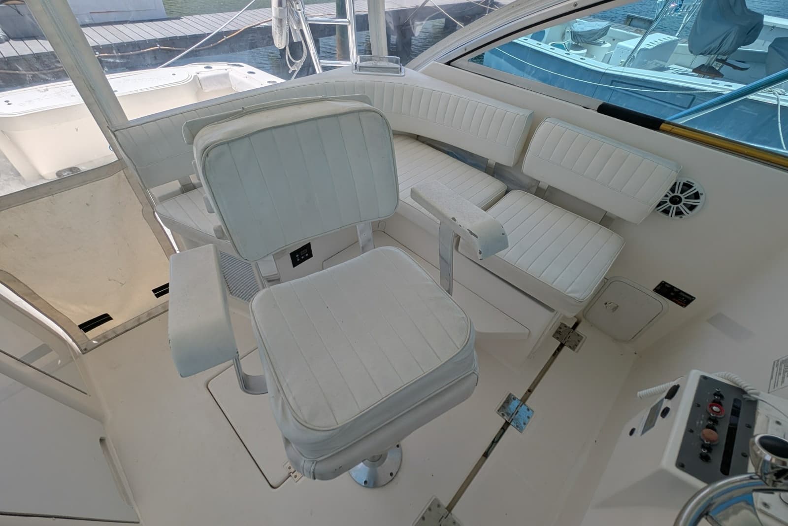 2005 Rampage 38 Express - Photo 31