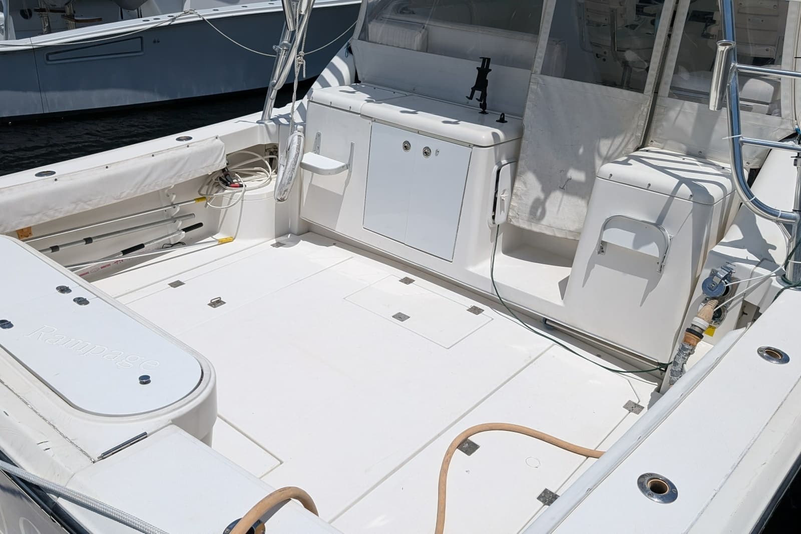 2005 Rampage 38 Express - Photo 26