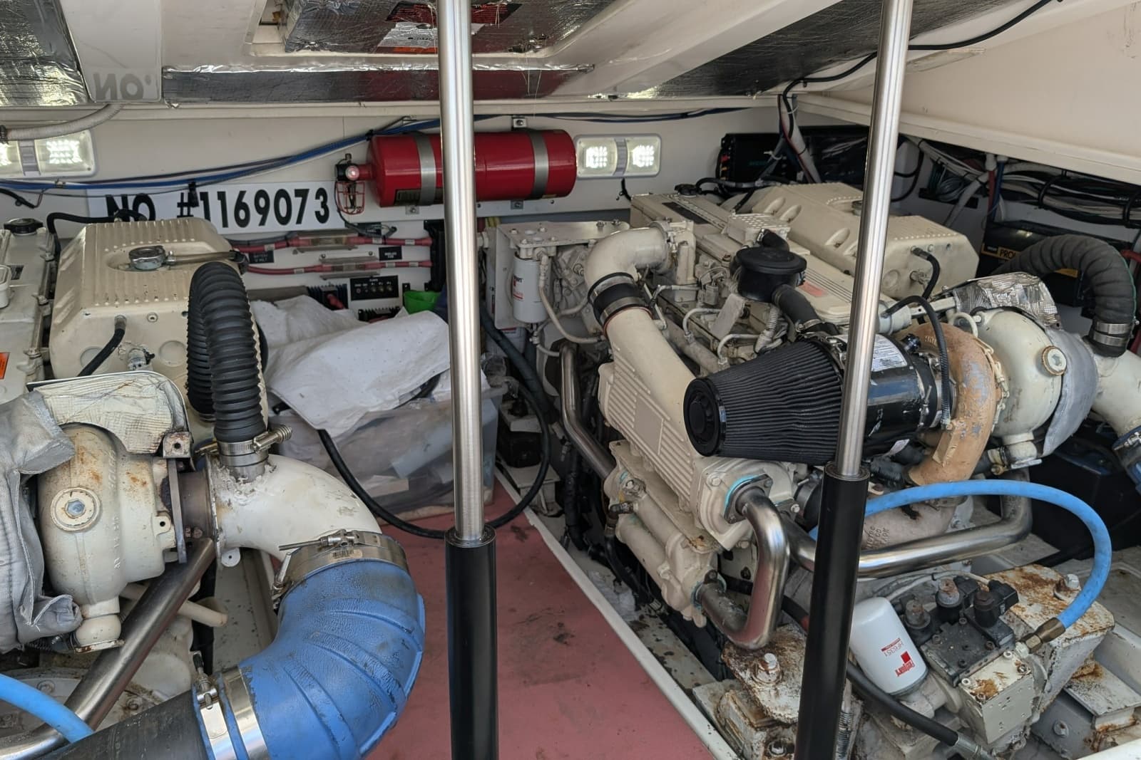 2005 Rampage 38 Express - Photo 11