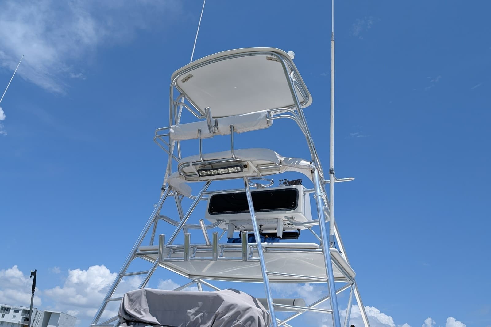 2005 Rampage 38 Express - Photo 25