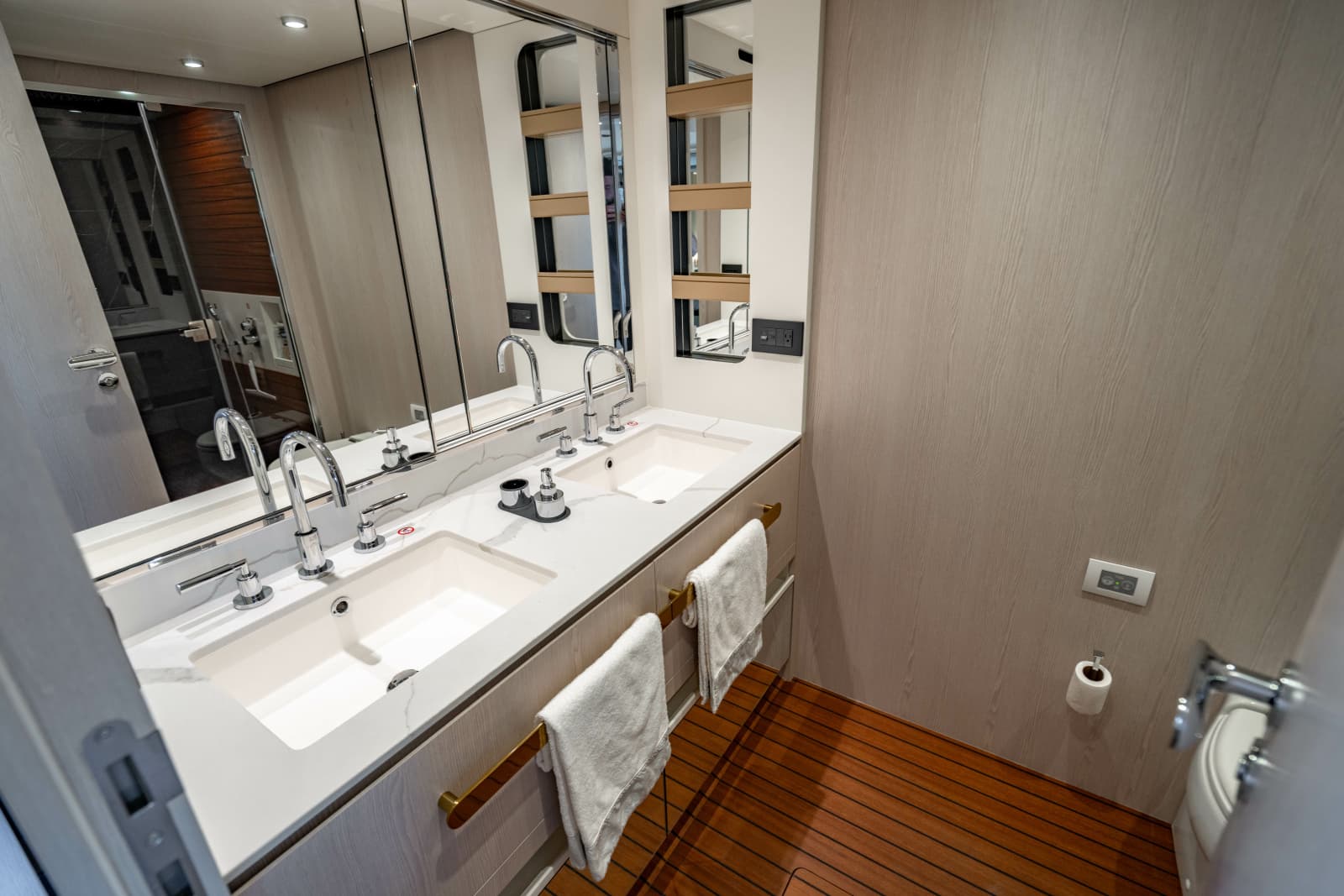 2025 Azimut FLY 78 - Photo 14
