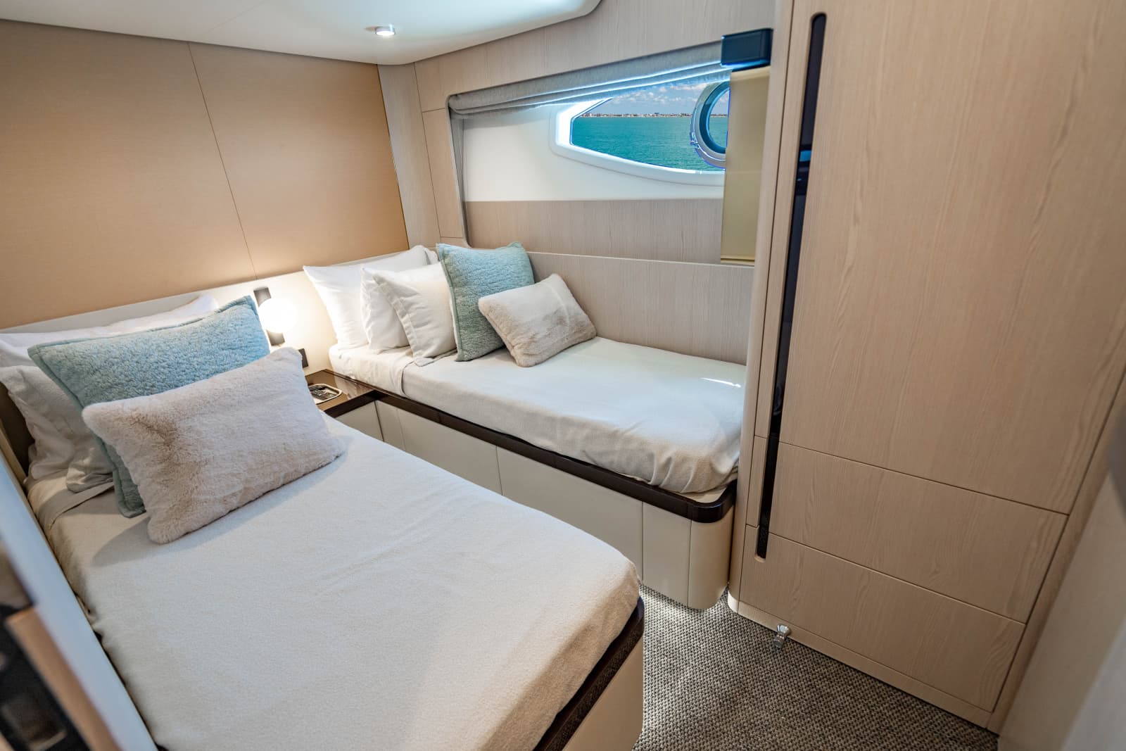 2025 Azimut FLY 78 - Photo 18