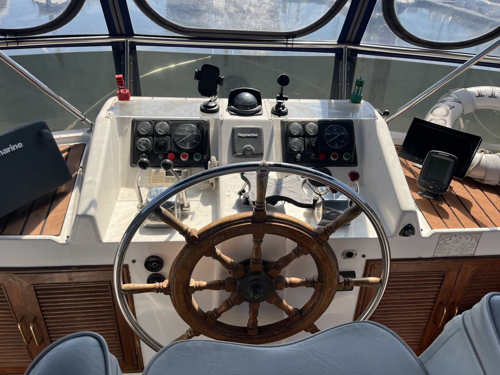 1986 Oceania Sundeck - Photo 8