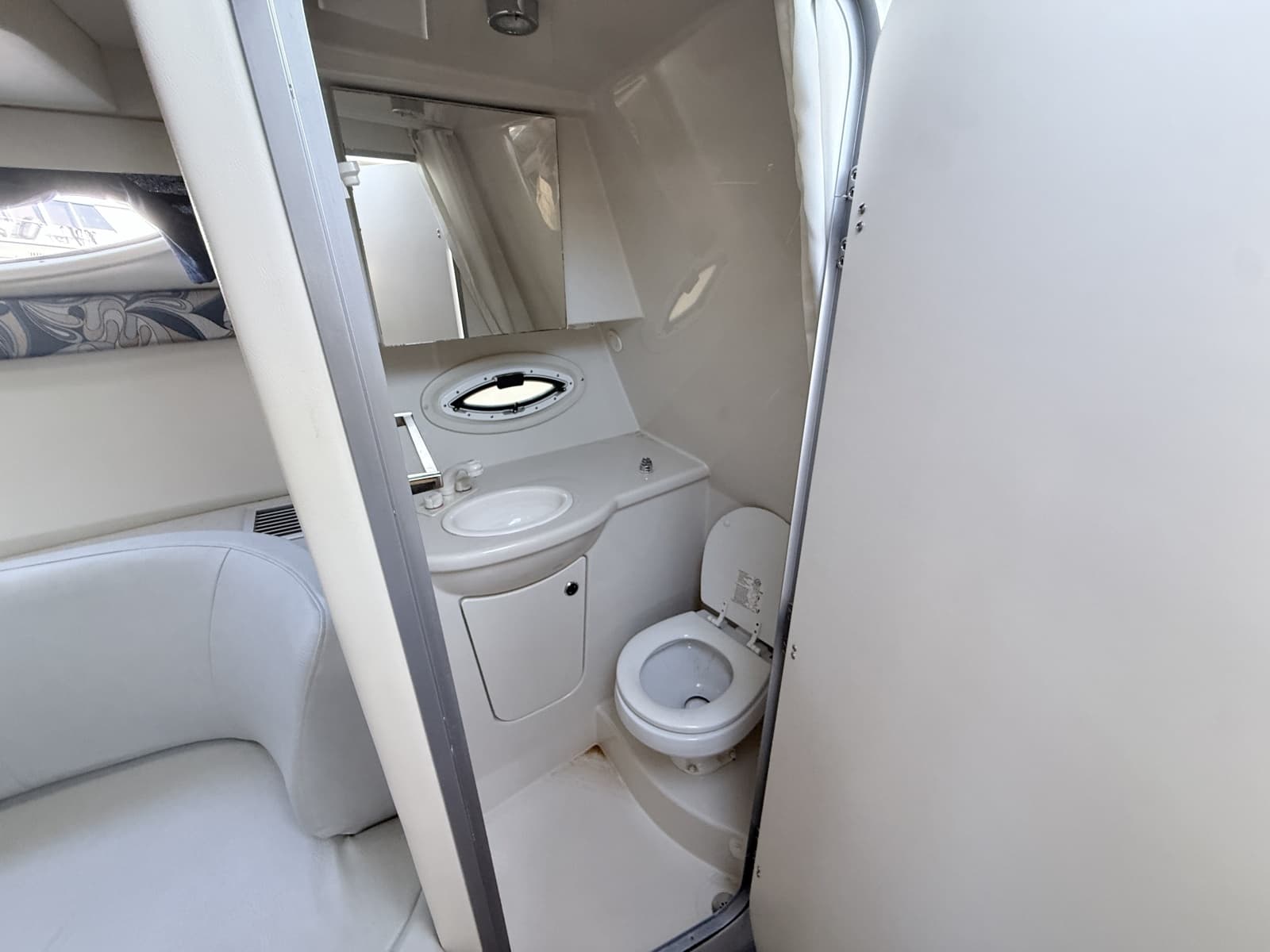 2011 Bayliner 315 SB - Photo 20
