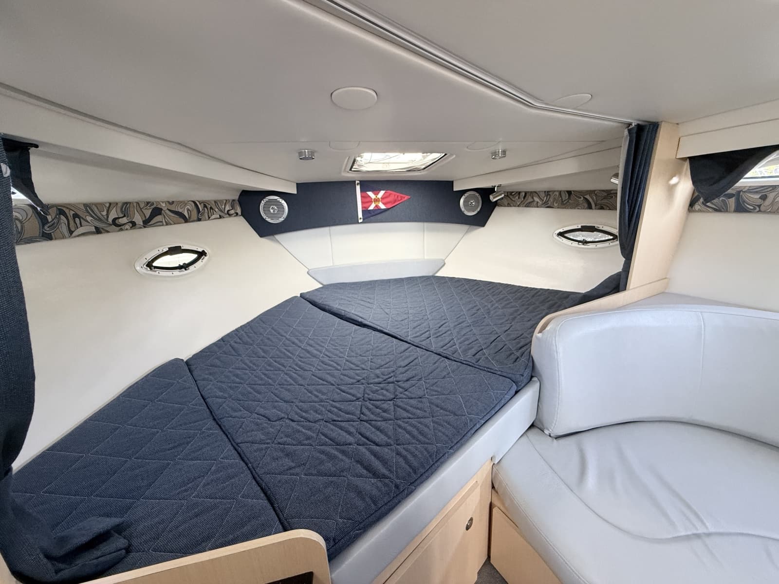 2011 Bayliner 315 SB - Photo 18