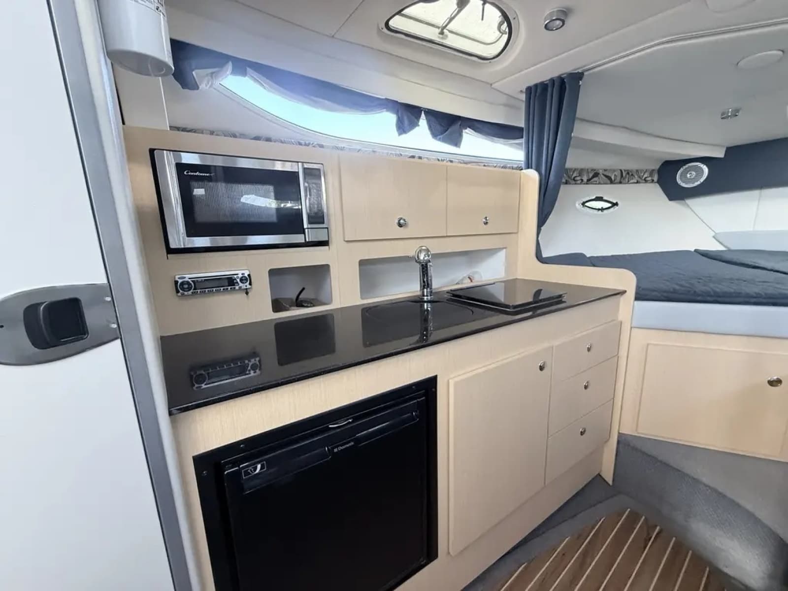 2011 Bayliner 315 SB - Photo 17