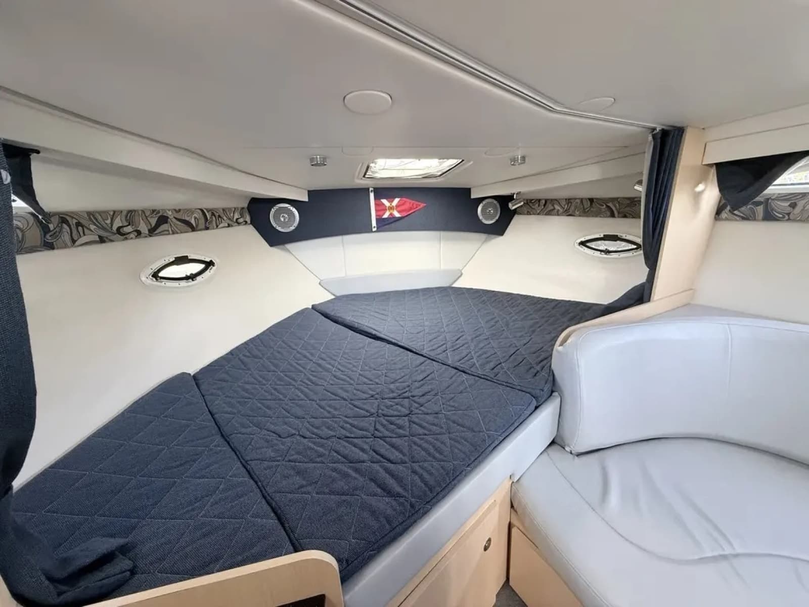 2011 Bayliner 315 SB - Photo 20