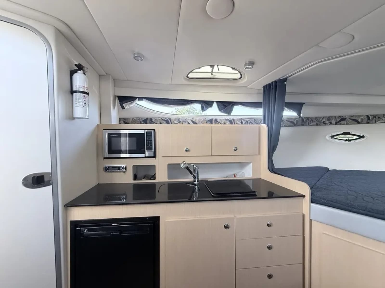 2011 Bayliner 315 SB - Photo 18