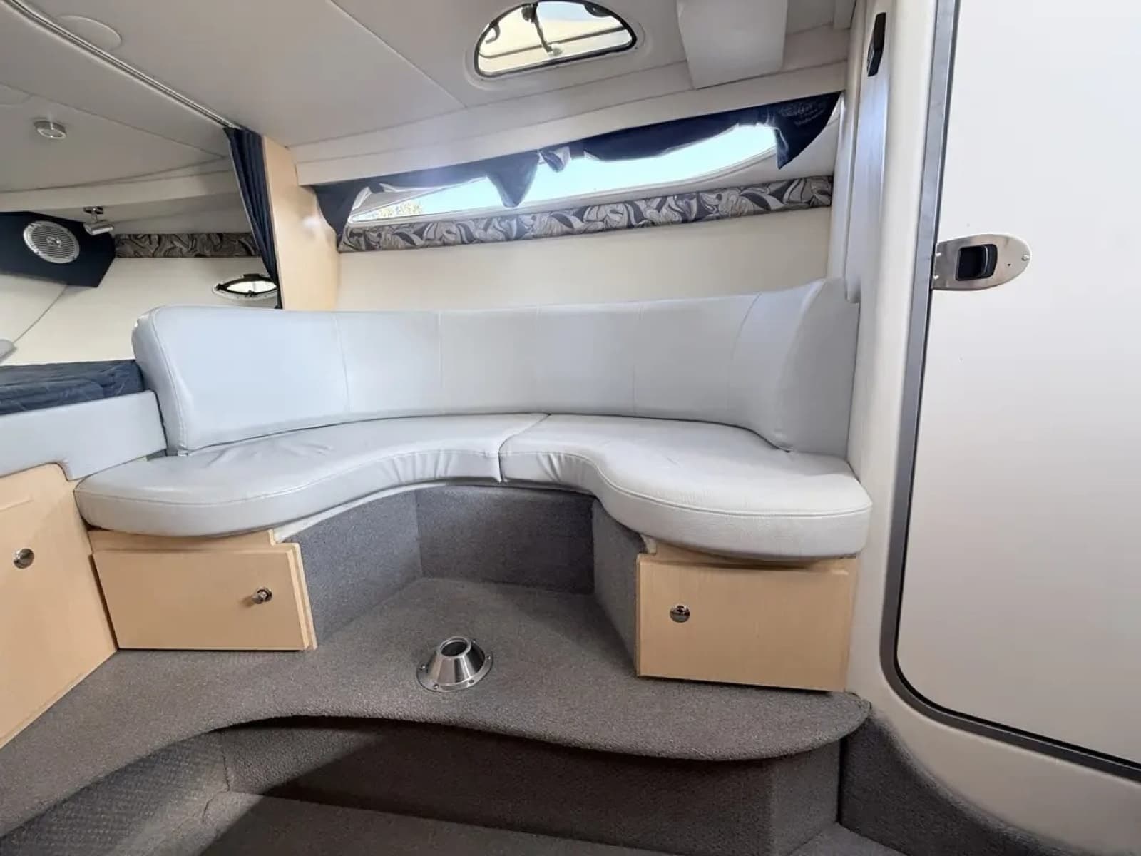 2011 Bayliner 315 SB - Photo 21
