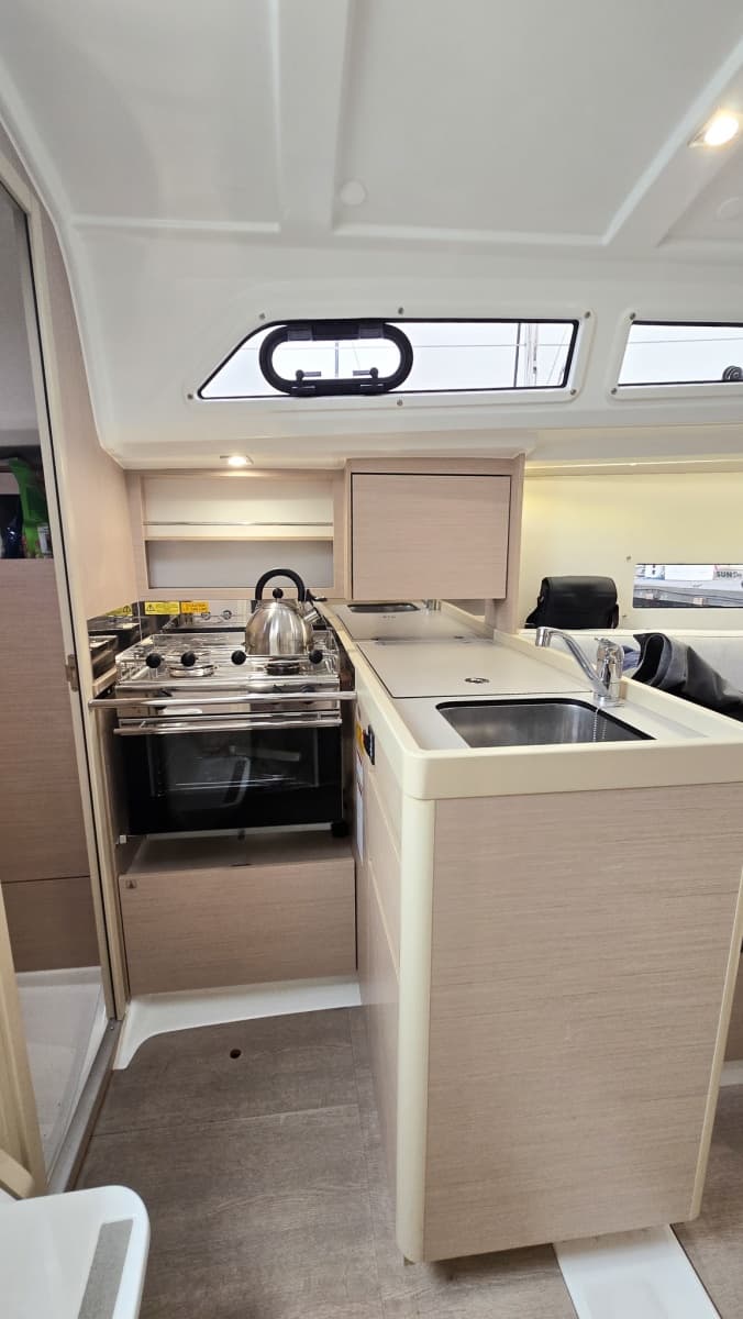 2023 Beneteau Oceanis 30.1 - Photo 11