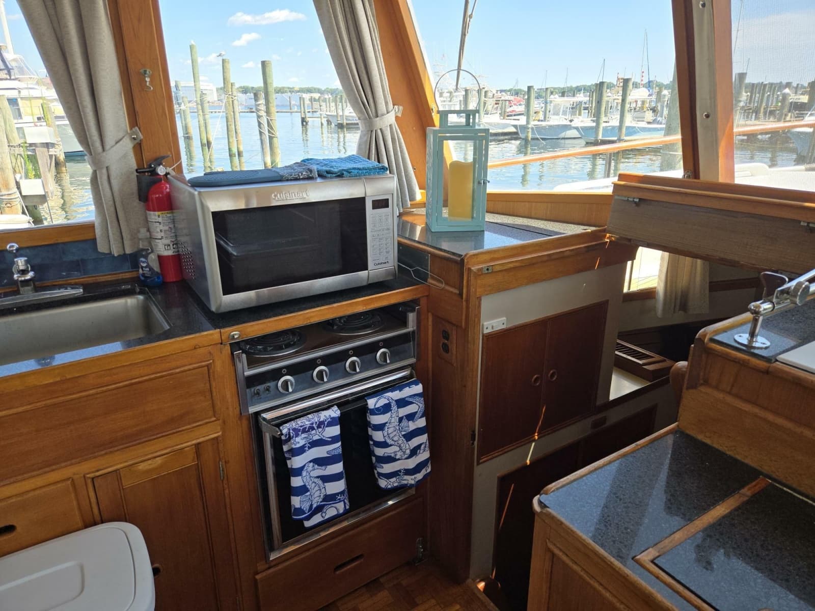 1983 Grand Banks Classic - Photo 11