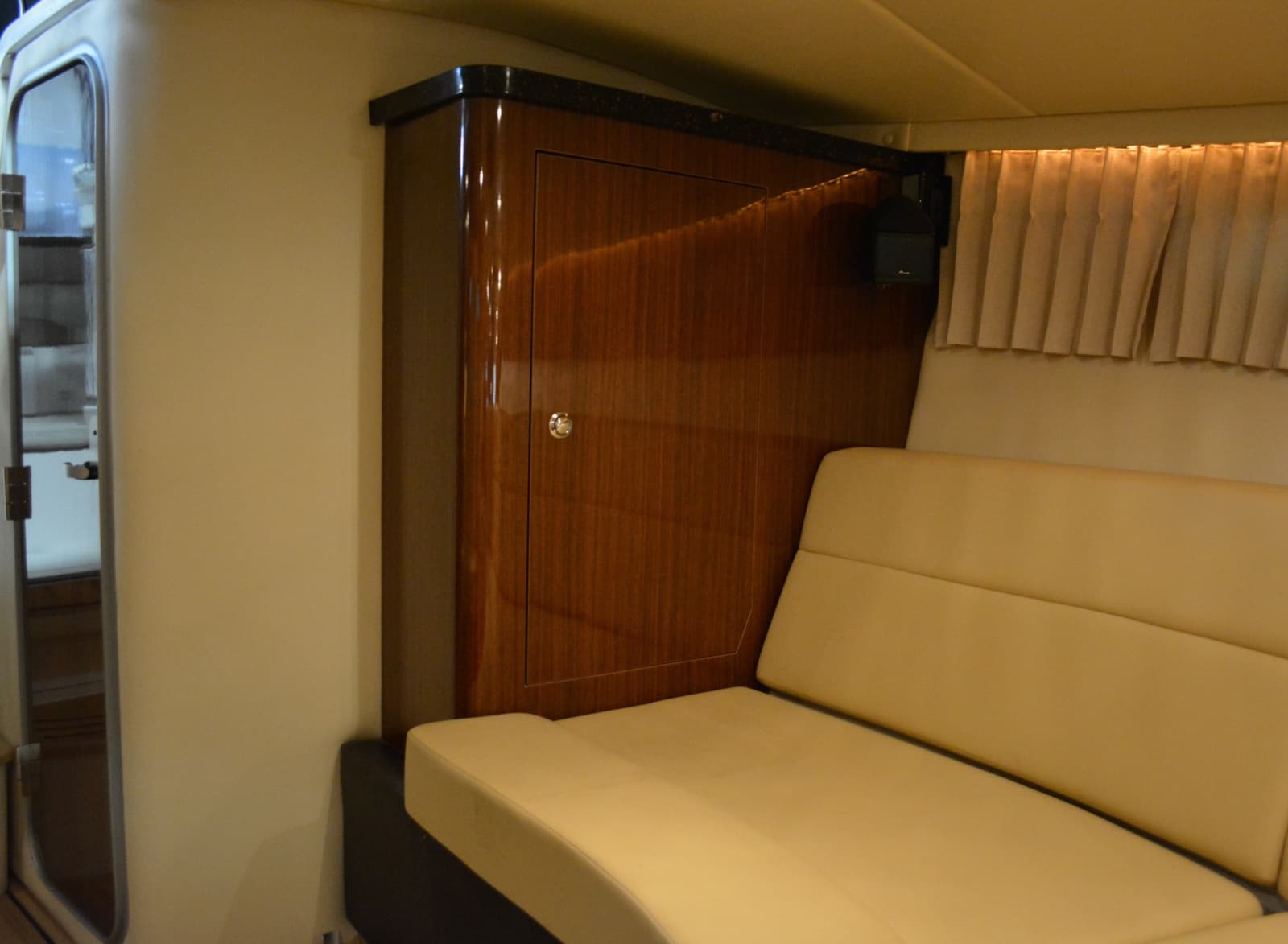 2014 Regal 3550 - Photo 47