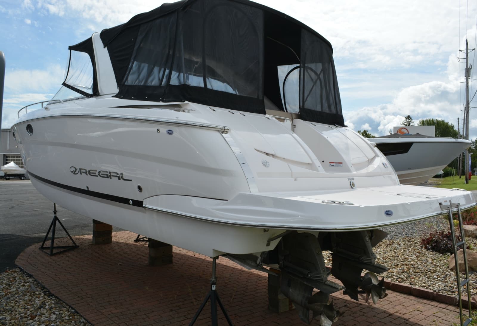 2014 Regal 3550 - Photo 2