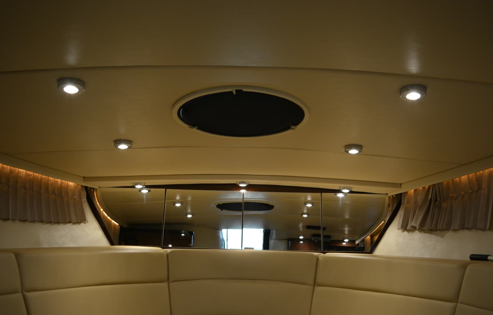 2014 Regal 3550 - Photo 45