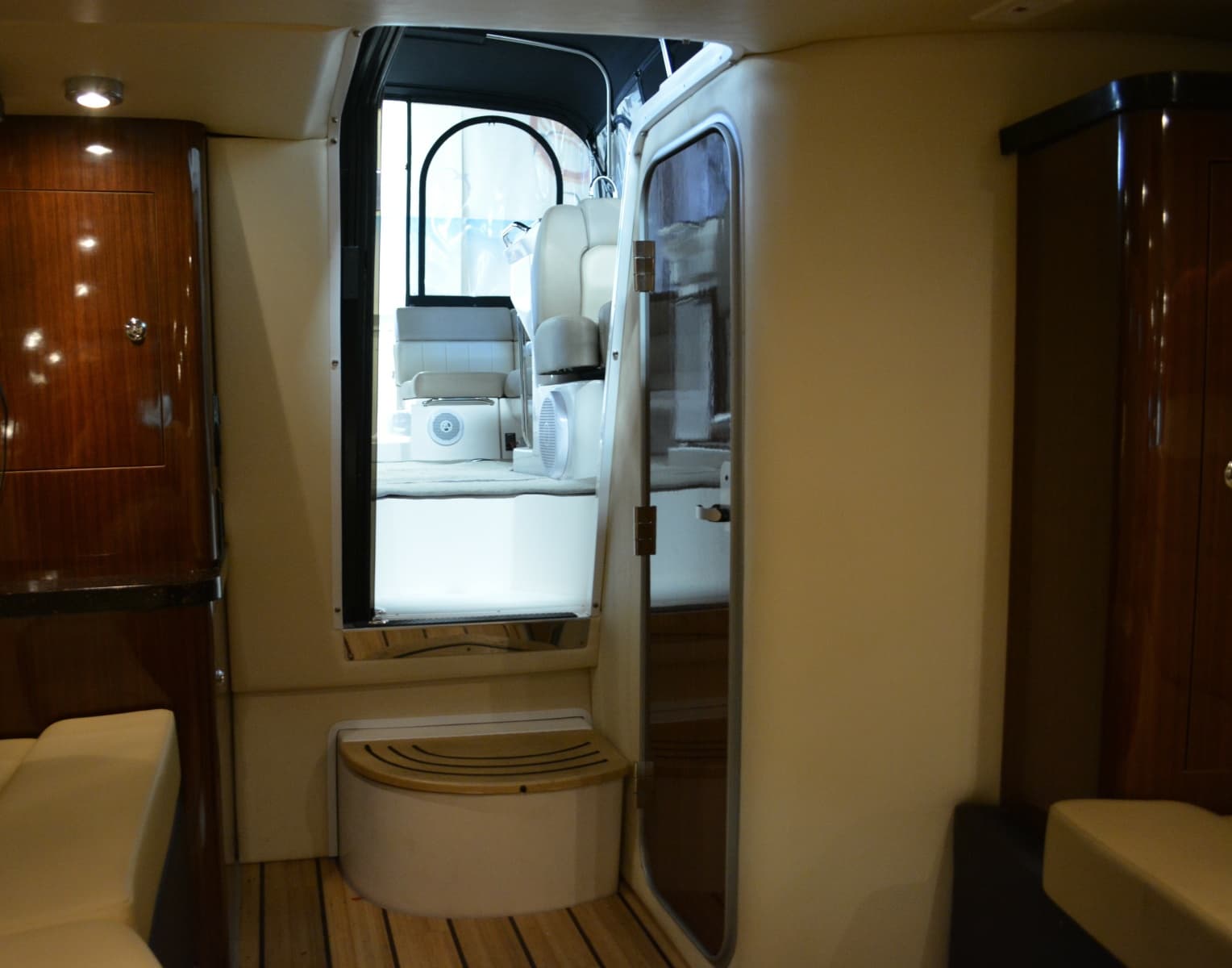 2014 Regal 3550 - Photo 46
