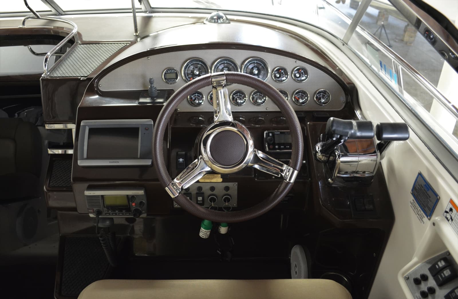 2014 Regal 3550 - Photo 32