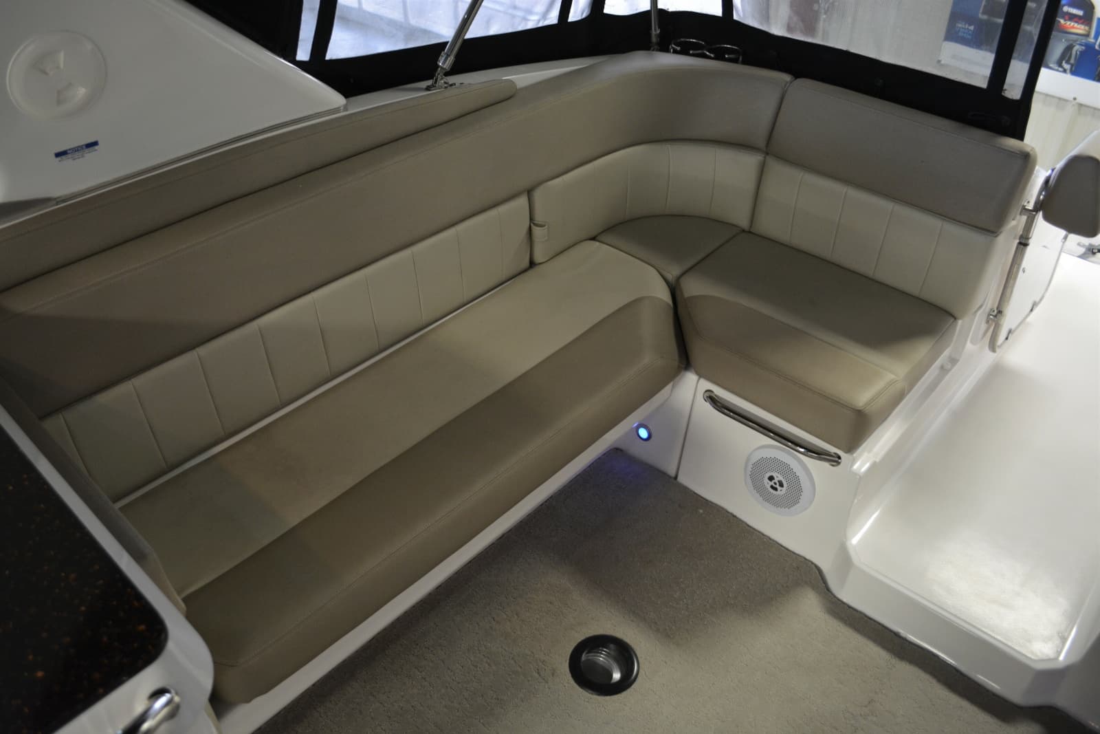 2014 Regal 3550 - Photo 38