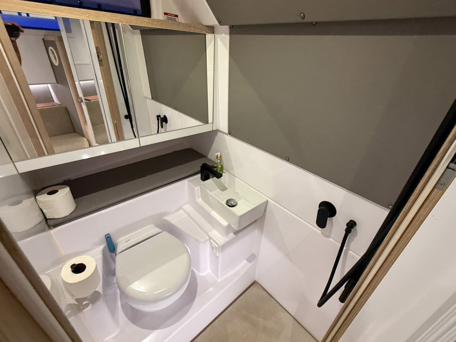 2024 Axopar 45 XC Cross Cabin Aft Cabin - Photo 19