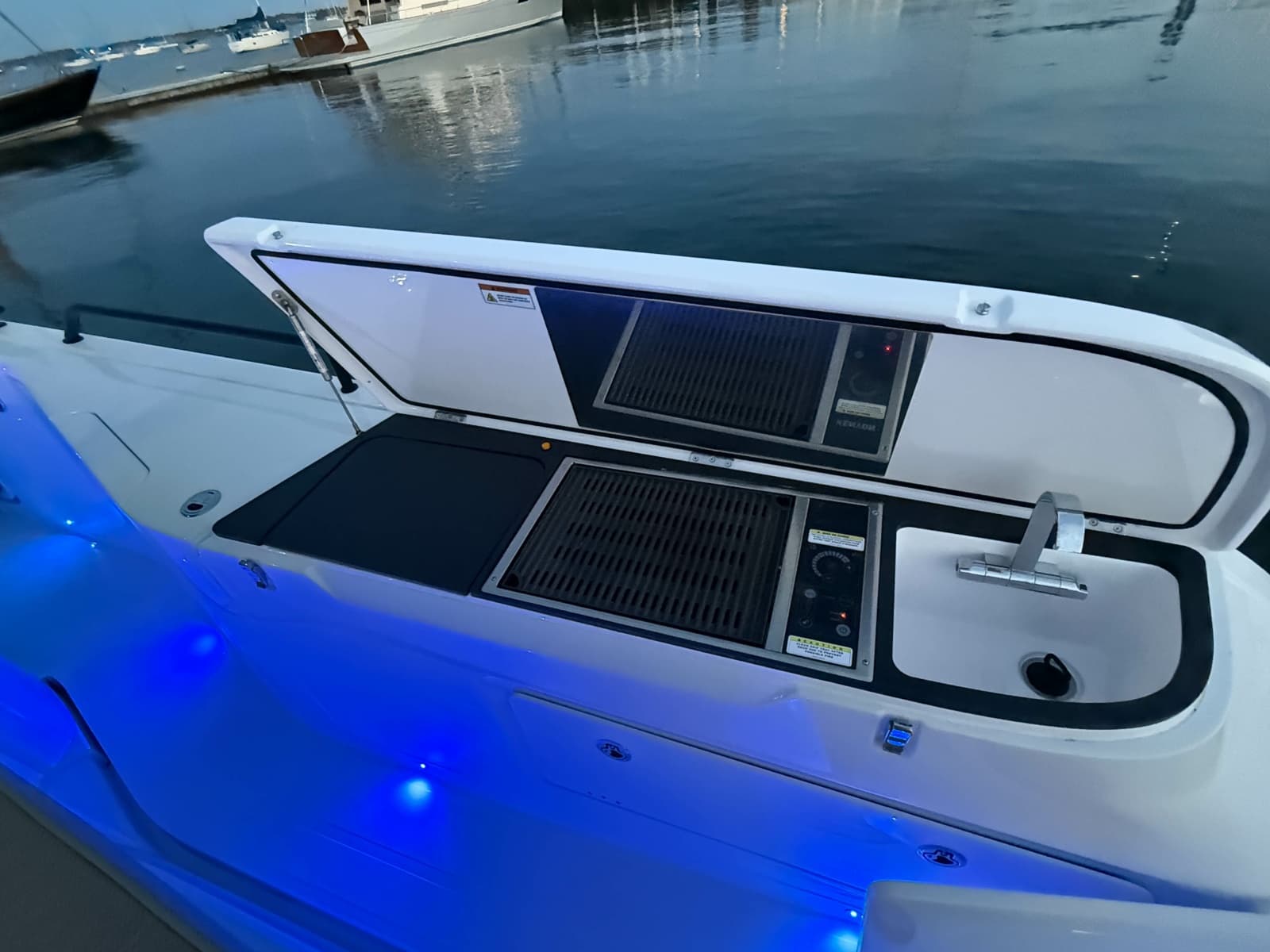 2024 Axopar 45 XC Cross Cabin Aft Cabin - Photo 41