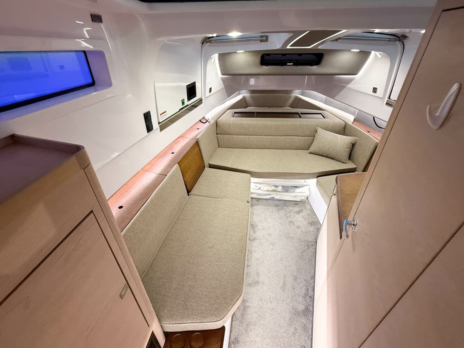 2024 Axopar 45 XC Cross Cabin Aft Cabin - Photo 15