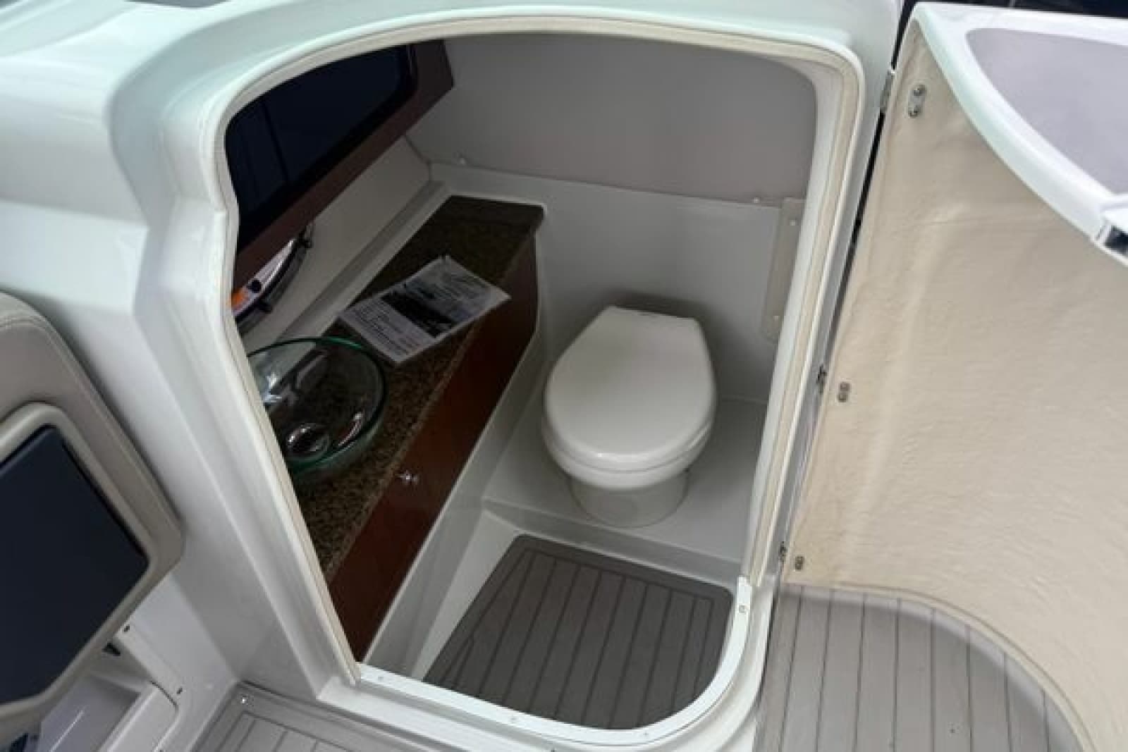 2018 Crownline E30 - Photo 14