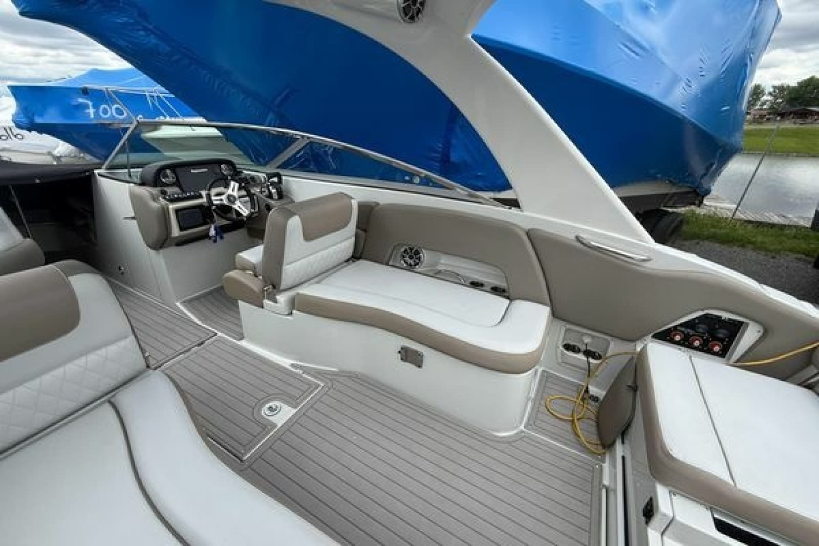 2018 Crownline E30 - Photo 12