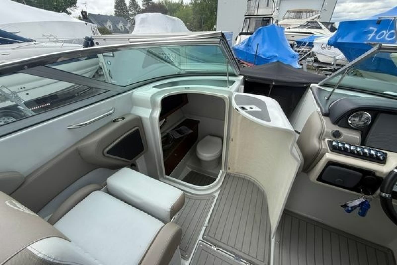 2018 Crownline E30 - Photo 13