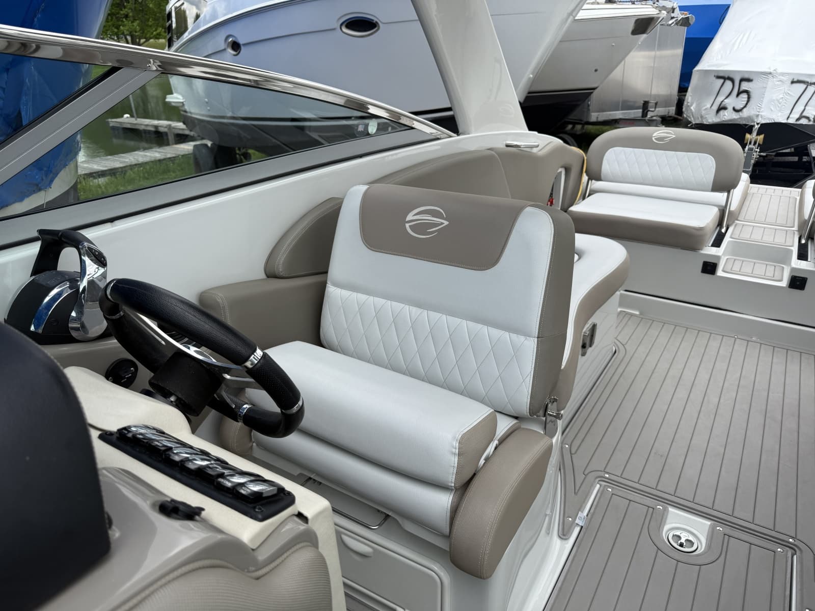 2018 Crownline E30 - Photo 18