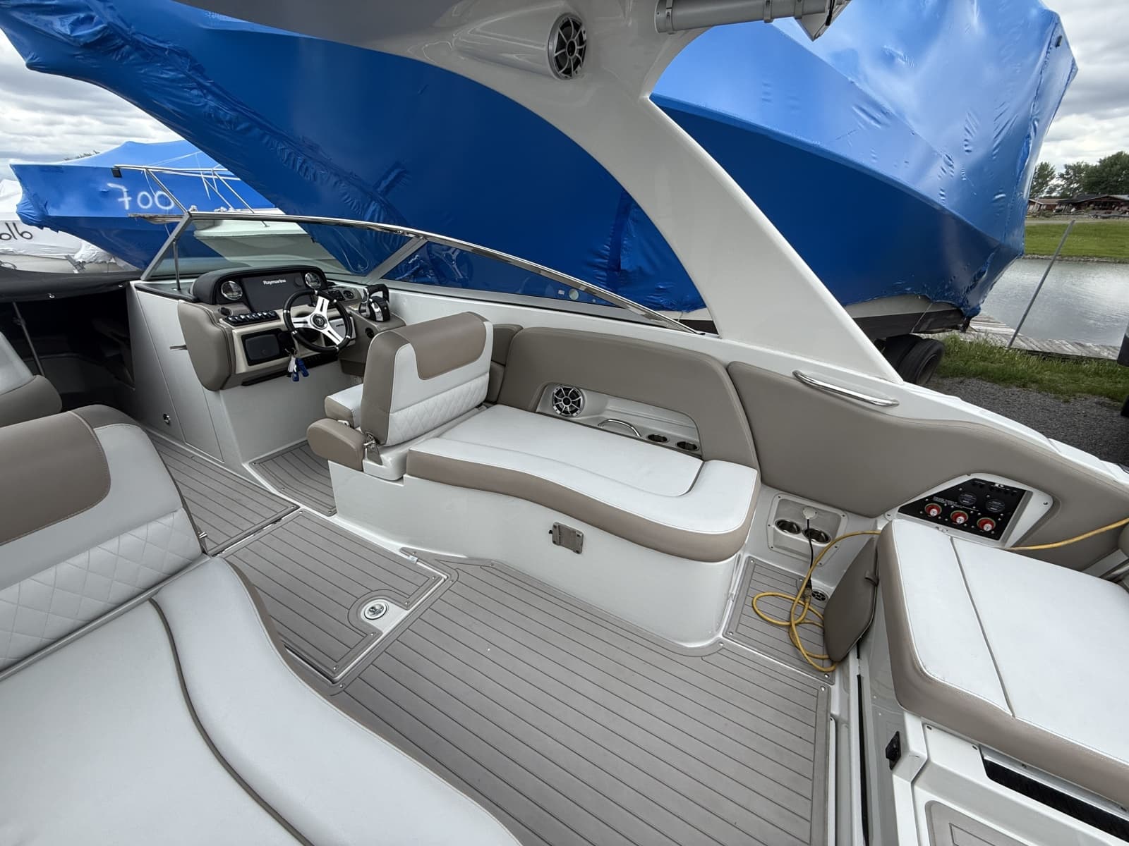 2018 Crownline E30 - Photo 12