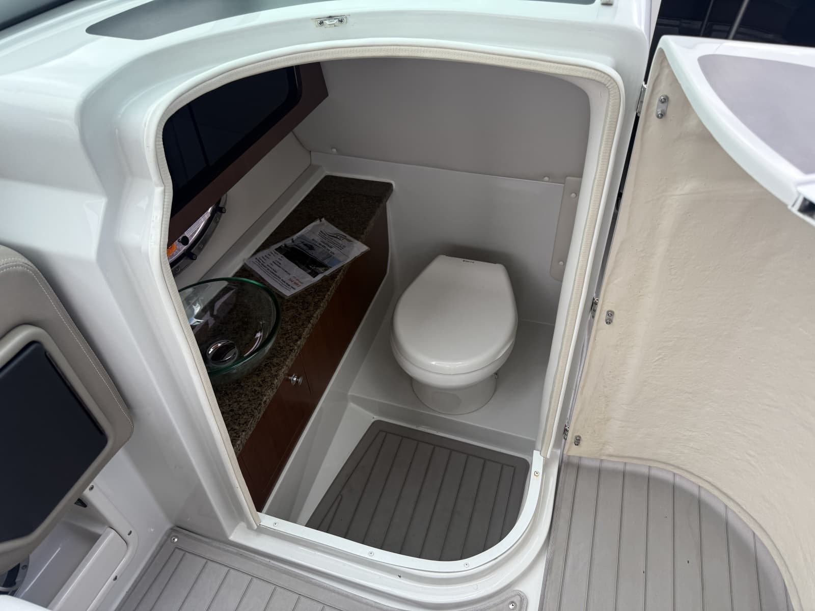 2018 Crownline E30 - Photo 14
