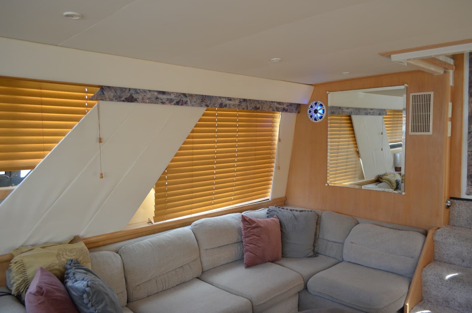 1996 Carver 440 Motor Yacht - Photo 48