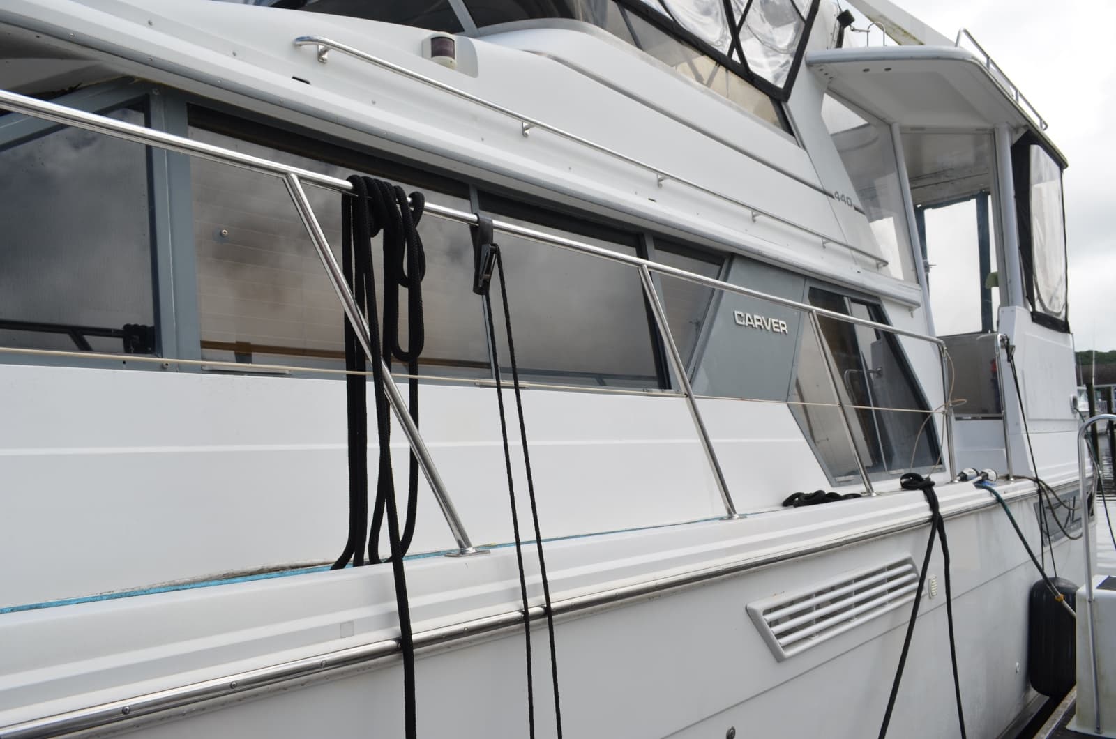 1996 Carver 440 Motor Yacht - Photo 12