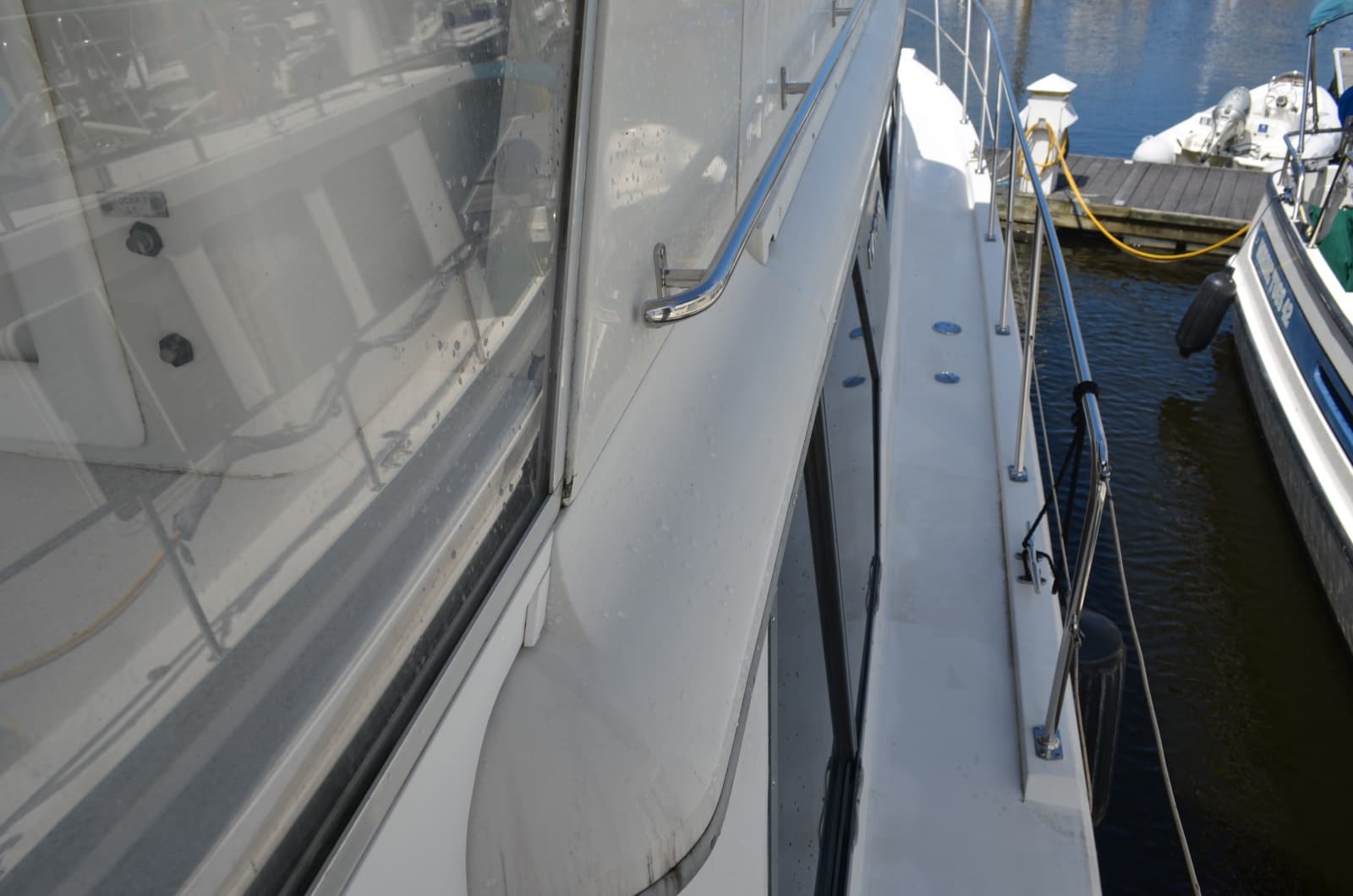1996 Carver 440 Motor Yacht - Photo 4