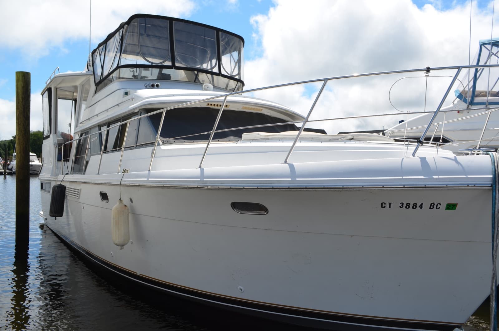 1996 Carver 440 Motor Yacht - Photo 2