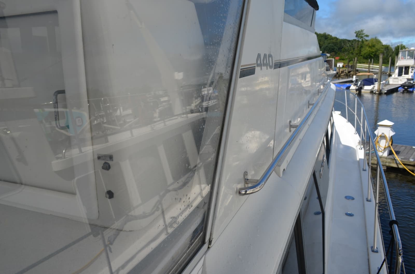 1996 Carver 440 Motor Yacht - Photo 3