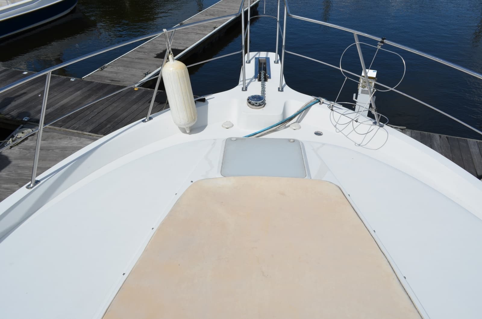 1996 Carver 440 Motor Yacht - Photo 9